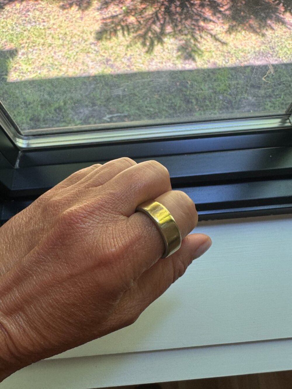 Oura Ring 4 Gold — Size 10 | Includes Charger | Gently Used | Works Perfectly - Picture 4 of 4
